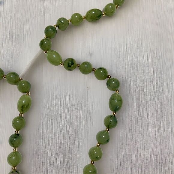 Joan Rivers VTG NECKLACE SEMI PRECIOUS Green Jasper POLISHED STONE 12mm 30in - Picture 2 of 8